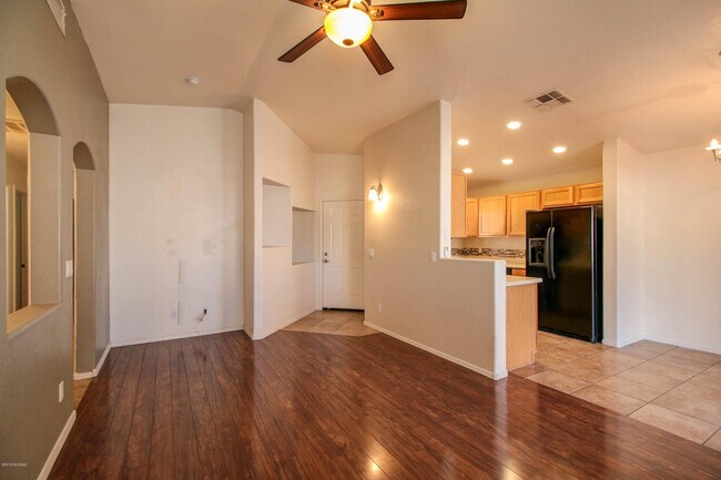 Building Photo - 6622 W Wenden Way