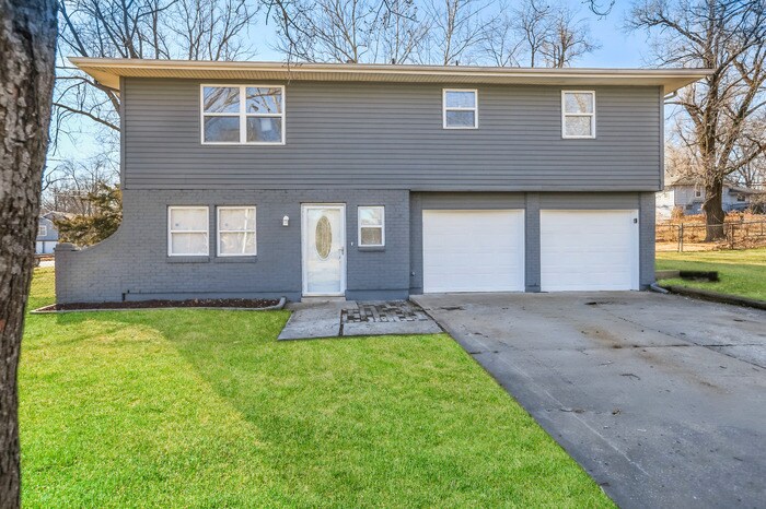 Foto principal - 4 Bedroom in Kansas City, MO