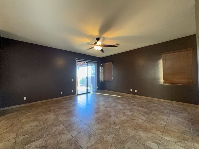 Building Photo - Dashing 3 bedroom 2 bath + Den/Office with...