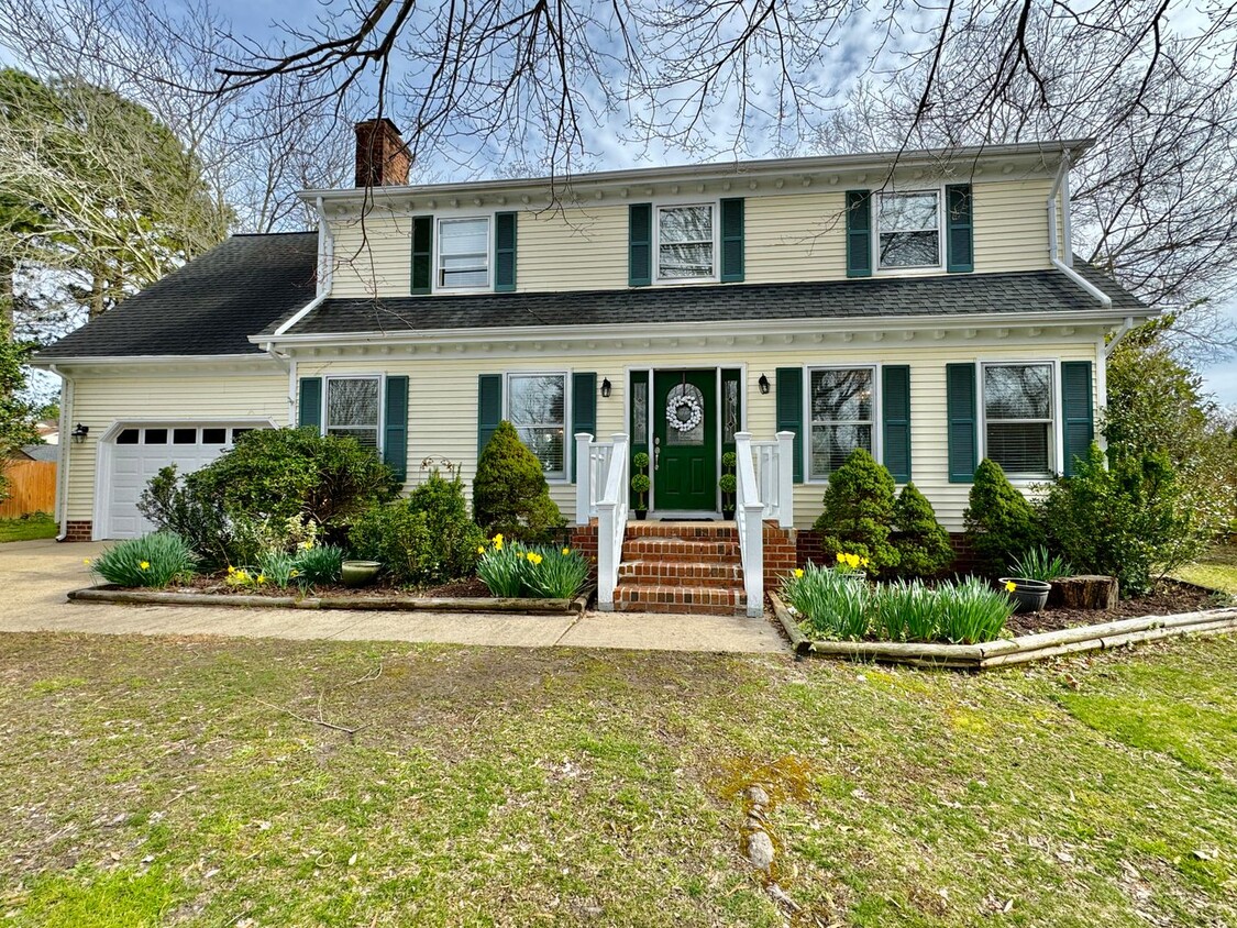 Primary Photo - Ready NOW! 4 bedroom home in Great Neck! E...