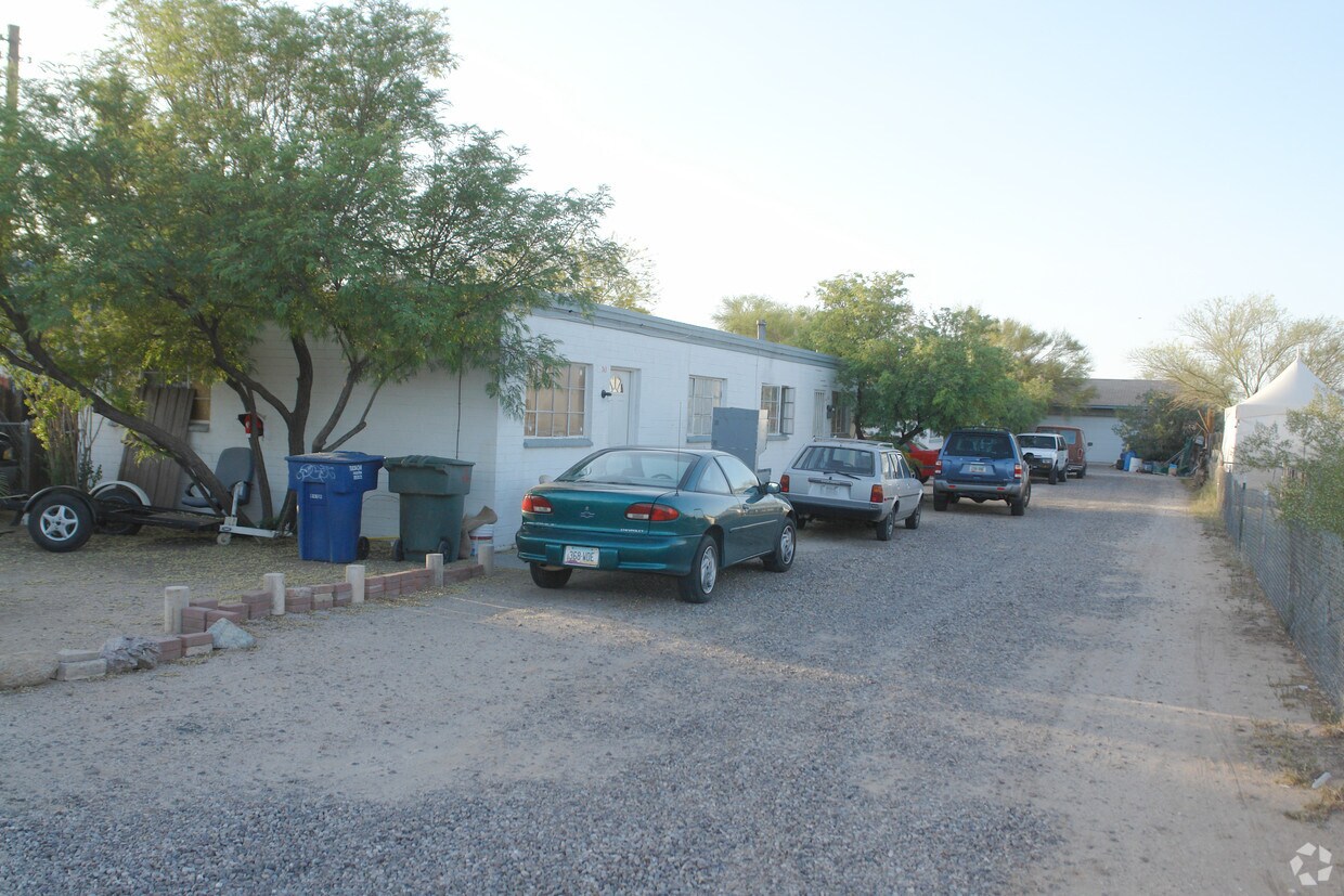 341347 E Laguna St, Tucson, AZ 85705 Apartments in Tucson, AZ