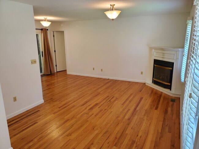 Sala de estar - 40 Bluebird Lane