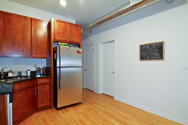 Foto del edificio - UK Village 2 Bed Duplex. Outdoor Space. Laundry. Separate Dining Room. Free Internet