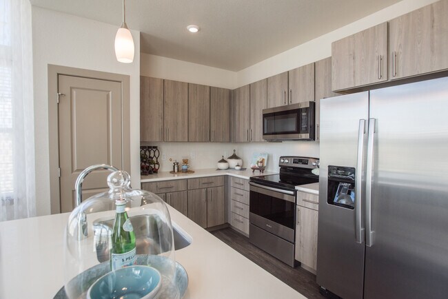 Building Photo - Avalon Southlands