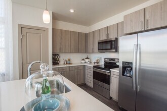 Building Photo - Avalon Southlands