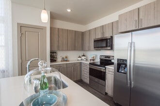 Building Photo - Avalon Southlands