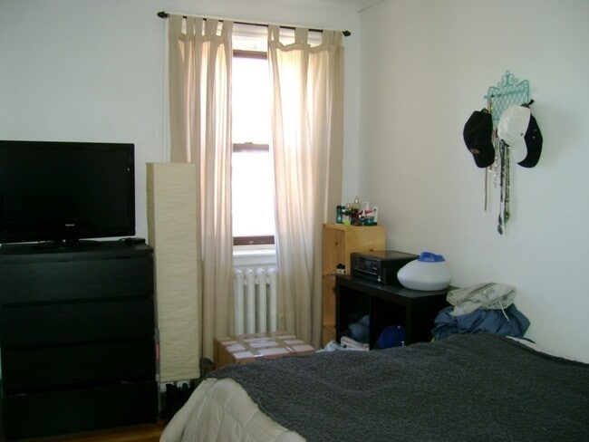 Building Photo - 922 Beacon St