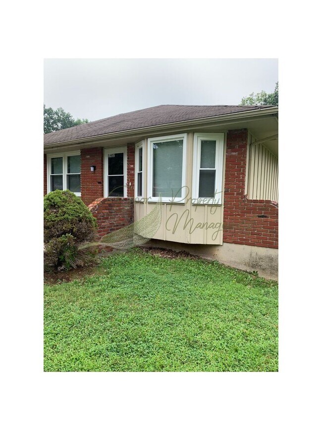 Foto del edificio - 3 BEDROOM IN BLUE SPRINGS!!!