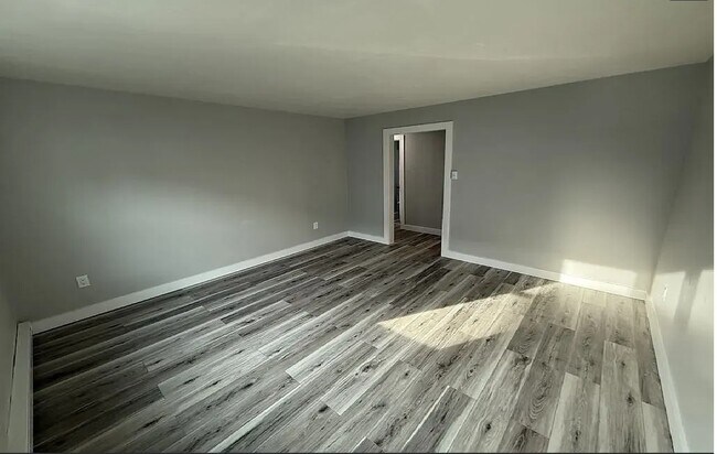 Foto del edificio - 12 Hunnewell Rd