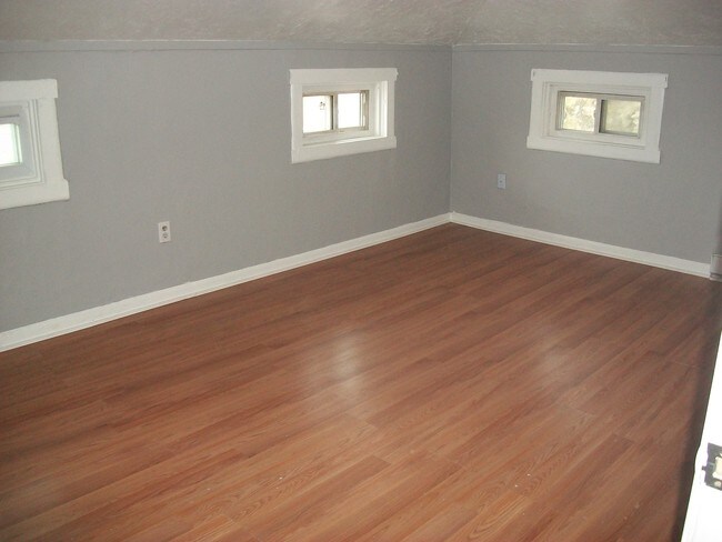 Building Photo - 320 3rd St