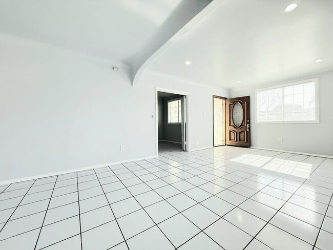 Building Photo - 2515 Illinois Ave