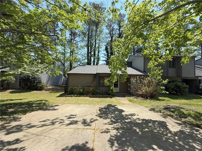 Building Photo - 282 Heathersett Dr