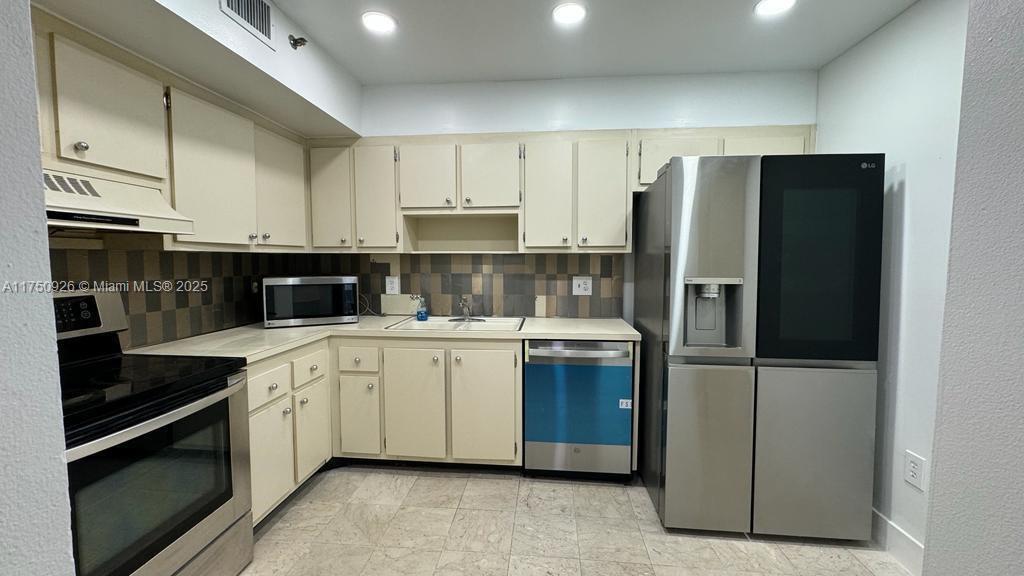 Foto principal - 2 bedroom in Hollywood FL 33021