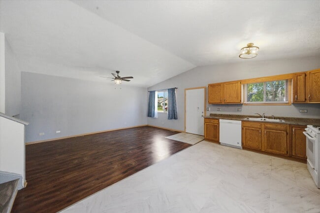 Building Photo - Move-In Ready Split-Level with Open Floor Plan