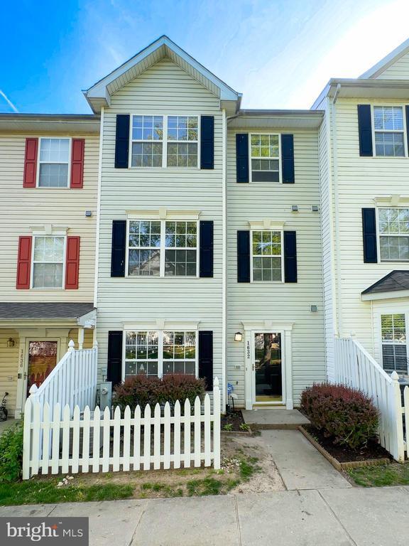 Foto del edificio - 1632 Briarview Ct