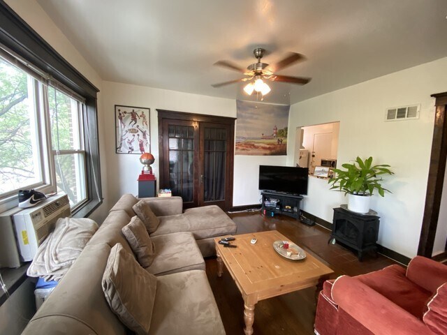 Foto del edificio - 925 W Cornelia Ave