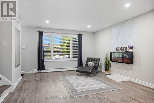 Building Photo - 991 Notre Dame Dr