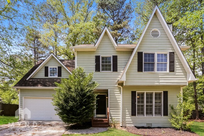 Building Photo - 2574 Overlake Dr