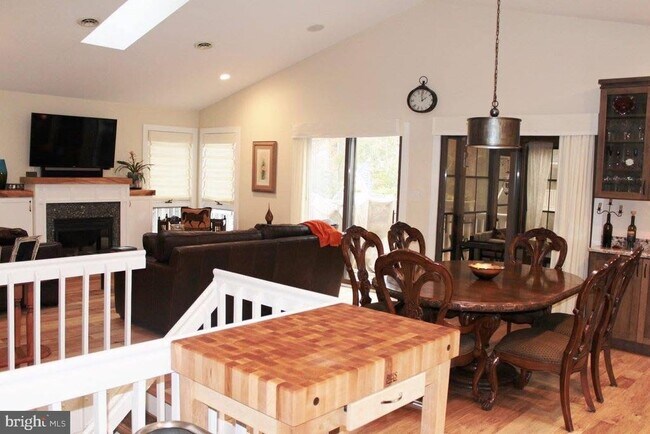 Foto del edificio - 417 Periwinkle Rd