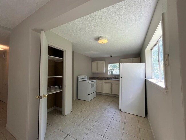 Building Photo - 2207 Avenue C