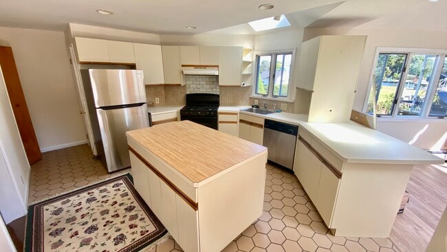 Building Photo - 144 Ocean Ave