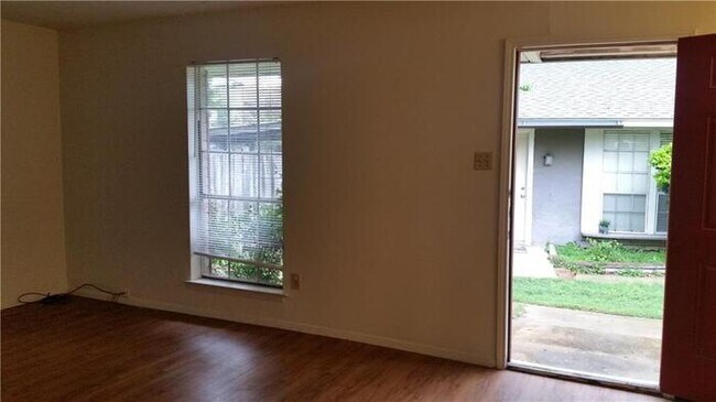 Foto del edificio - 7706 Northcrest Blvd
