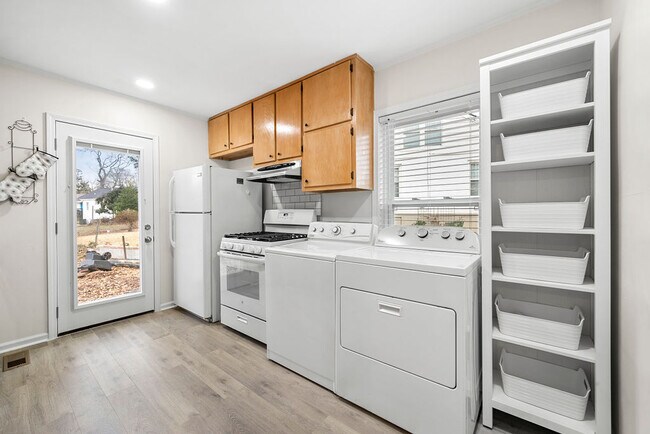 Foto del edificio - 711 Campbell Cir