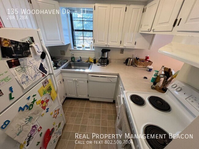Building Photo - 2bd/1 1/2 bath Woodhaven Condominium