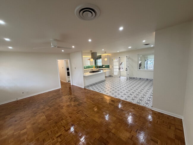 Photo - 2010 Parhaven Dr House