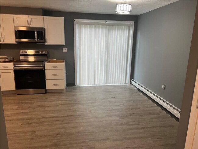 Building Photo - 12 Dresser St