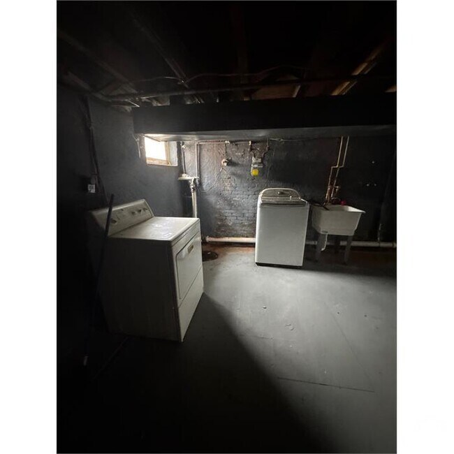 Building Photo - 2 Bedroom PLUS Den