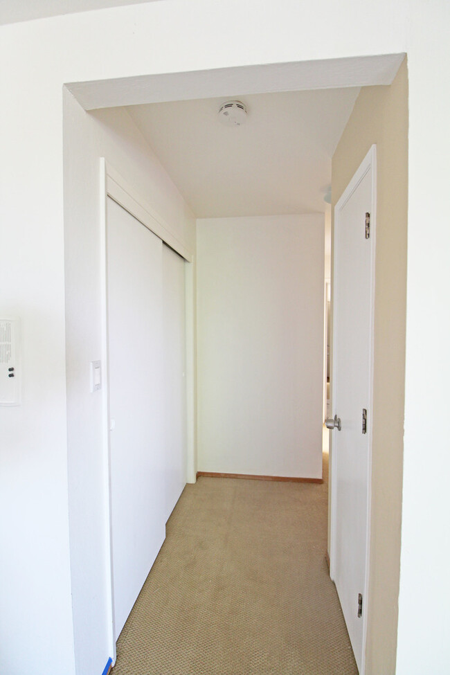 Building Photo - Spacious Updated 2bd/2ba Condo Near UC Ber...