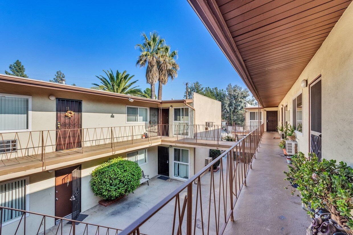 4133 La Crescenta Ave, La CrescentaMontrose, CA 91214 4133 La