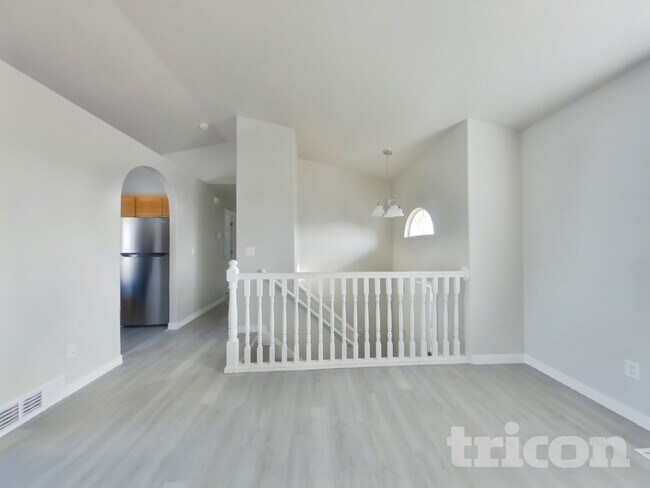 Foto del edificio - 5447 Midland Dr