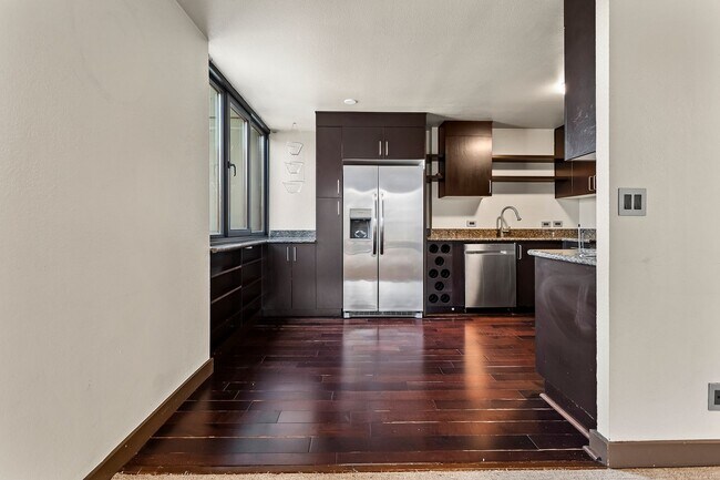 Building Photo - $100 OFF FOR THE FIRST 4 MONTHS: 2BD/2BTH Condo Unit in Downtown Portland