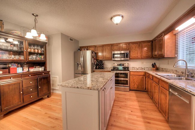 Building Photo - 2222 Rockwater Terrace