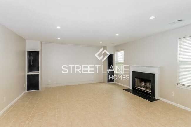 Building Photo - REDUCED! - NOW OFFERING FIRST FULL MONTH F...