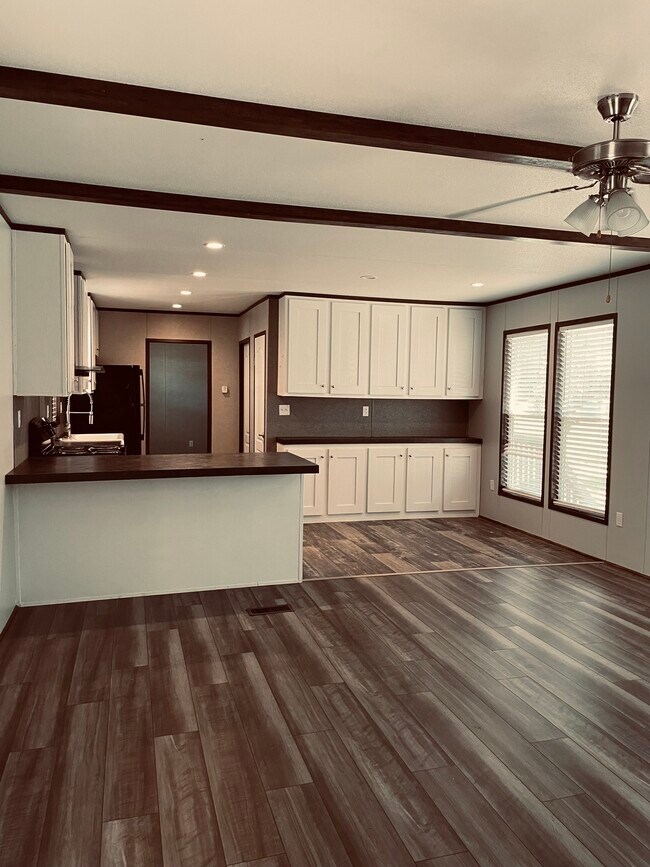 Foto del edificio - 1800 N Live Oak St