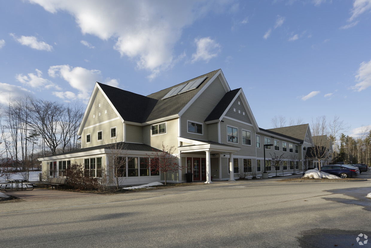 Building Photo - Cascade Brook