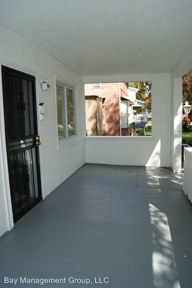 Building Photo - 3 br, 1.5 bath House - 3902 W. Strathmore Ave
