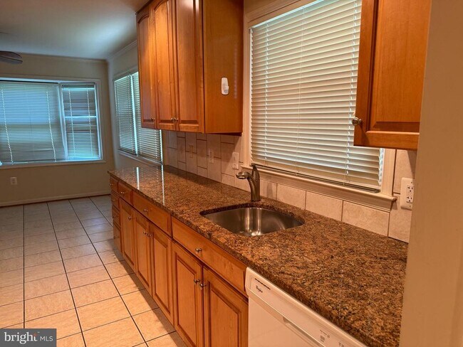 Building Photo - 5029 Gadsen Dr