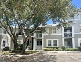 Building Photo - 1002 Shoma Dr