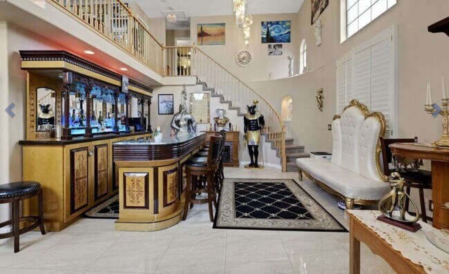 Foto del edificio - Fully Furnished Luxury Home with Solar