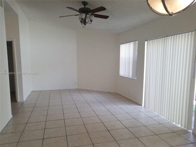 Foto del edificio - 4779 NW 5th Ct