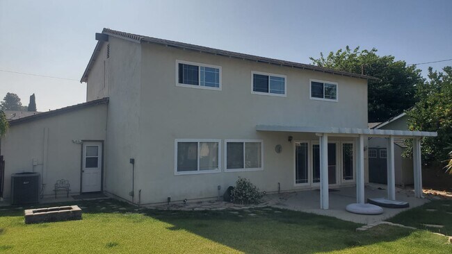 Foto del edificio - 2295 Lindale Ave