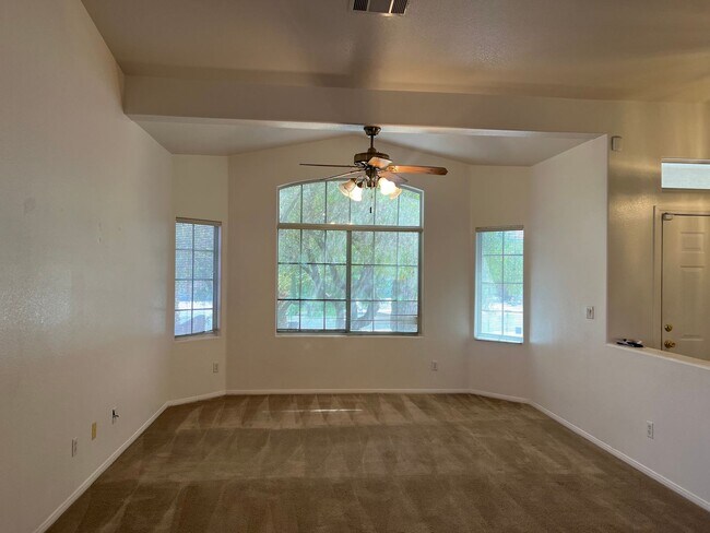 Building Photo - Green Valley Stunner  TWO WEEK FREE RENT*