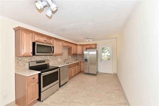 Building Photo - 1394 Rock Springs Cir NE