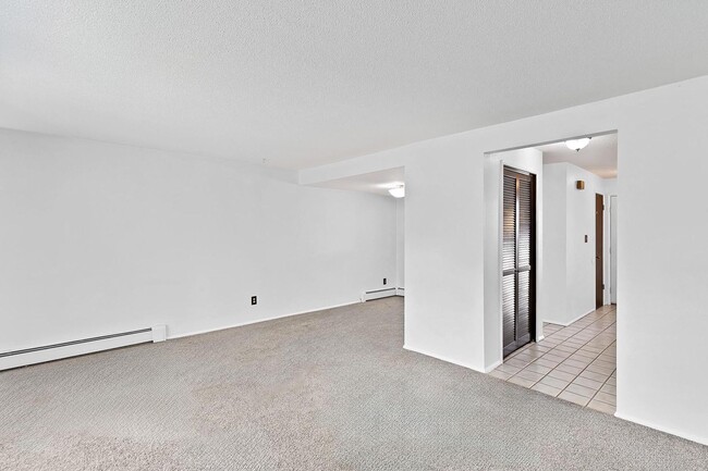 Building Photo - 2 Bedroom Condo near CMU