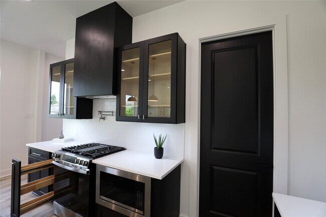 Foto del edificio - 609 E 38th St