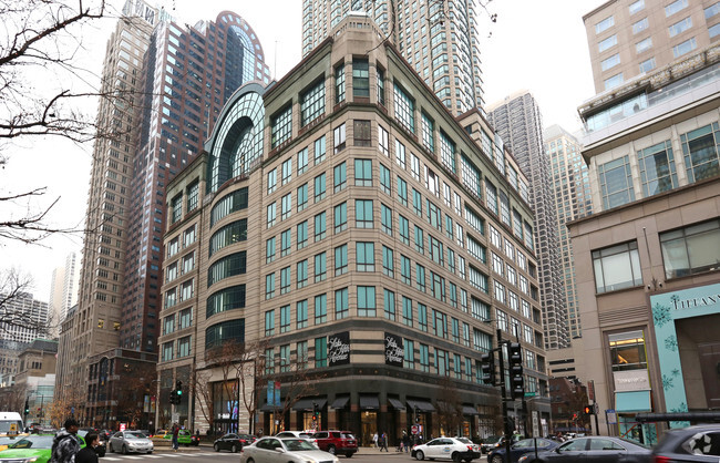 Building Photo - The Huron at 100 East